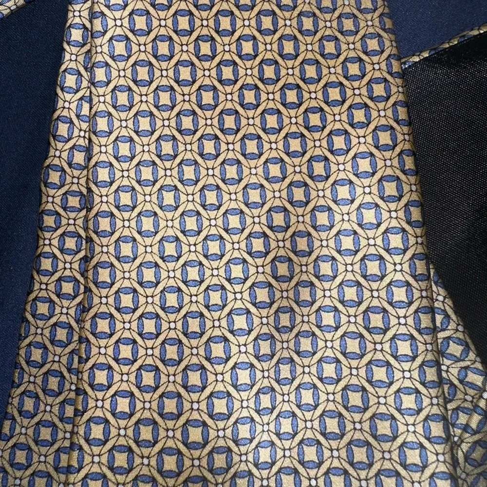 Croft & Barrow Geometric Gold and Black Tie - Picture 2 of 3
